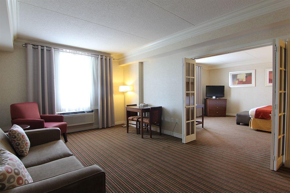 Holiday Inn Express Whitby Oshawa By Ihg Buitenkant foto