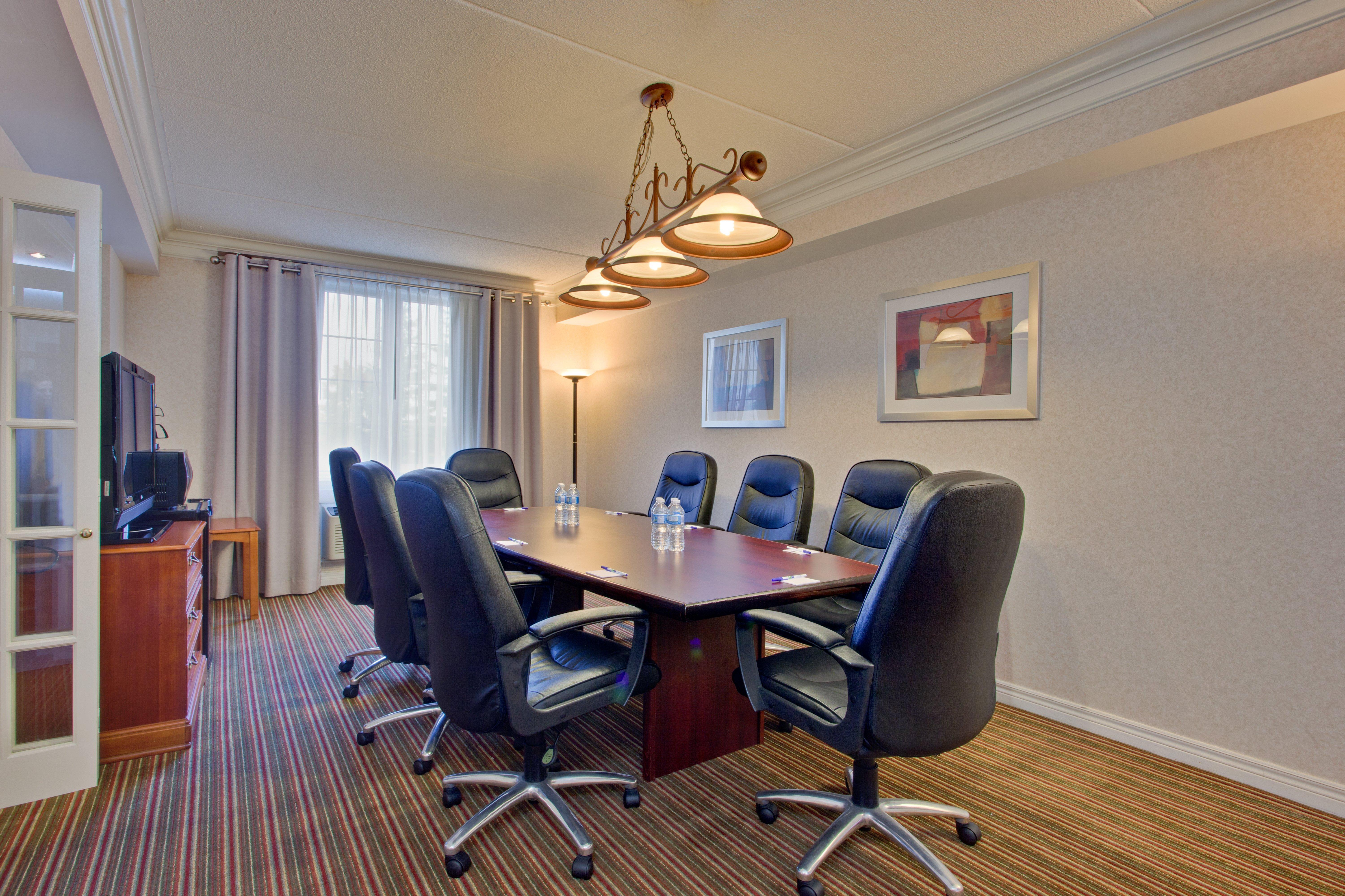 Holiday Inn Express Whitby Oshawa By Ihg Buitenkant foto
