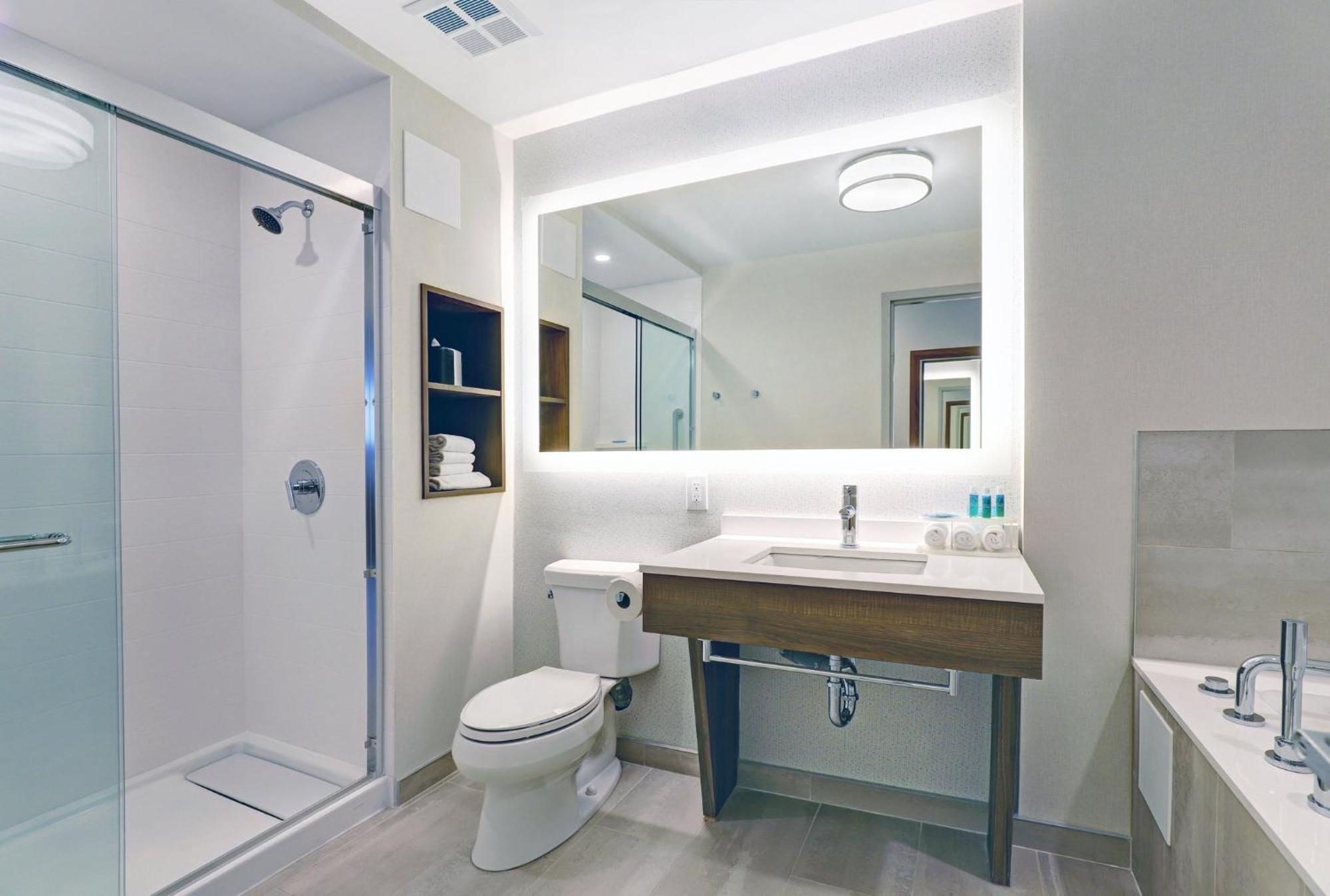 Holiday Inn Express Whitby Oshawa By Ihg Buitenkant foto
