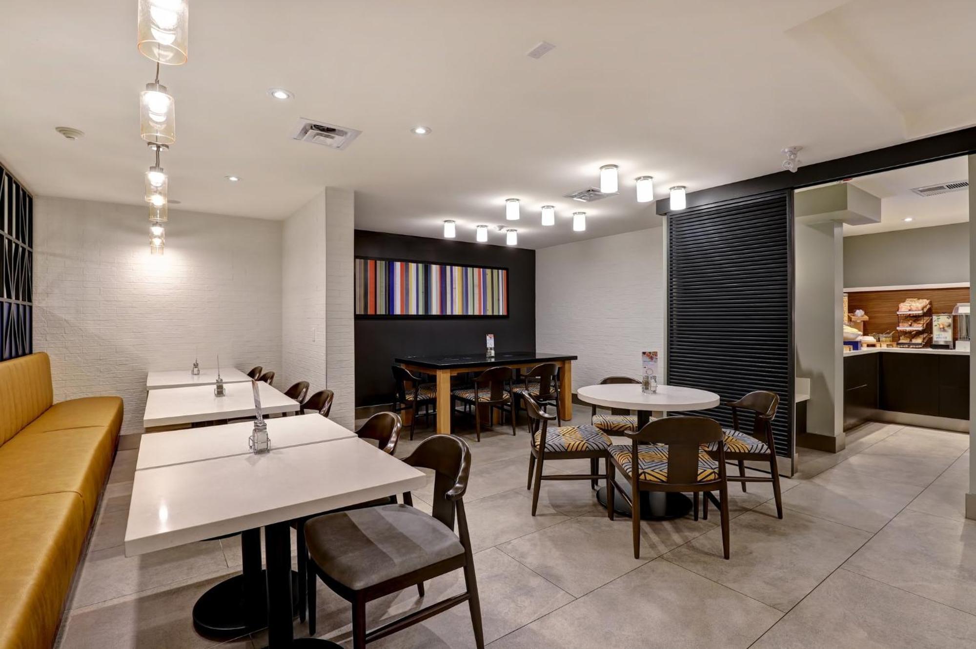 Holiday Inn Express Whitby Oshawa By Ihg Buitenkant foto