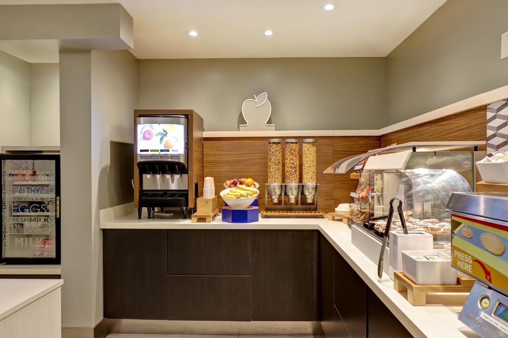 Holiday Inn Express Whitby Oshawa By Ihg Buitenkant foto