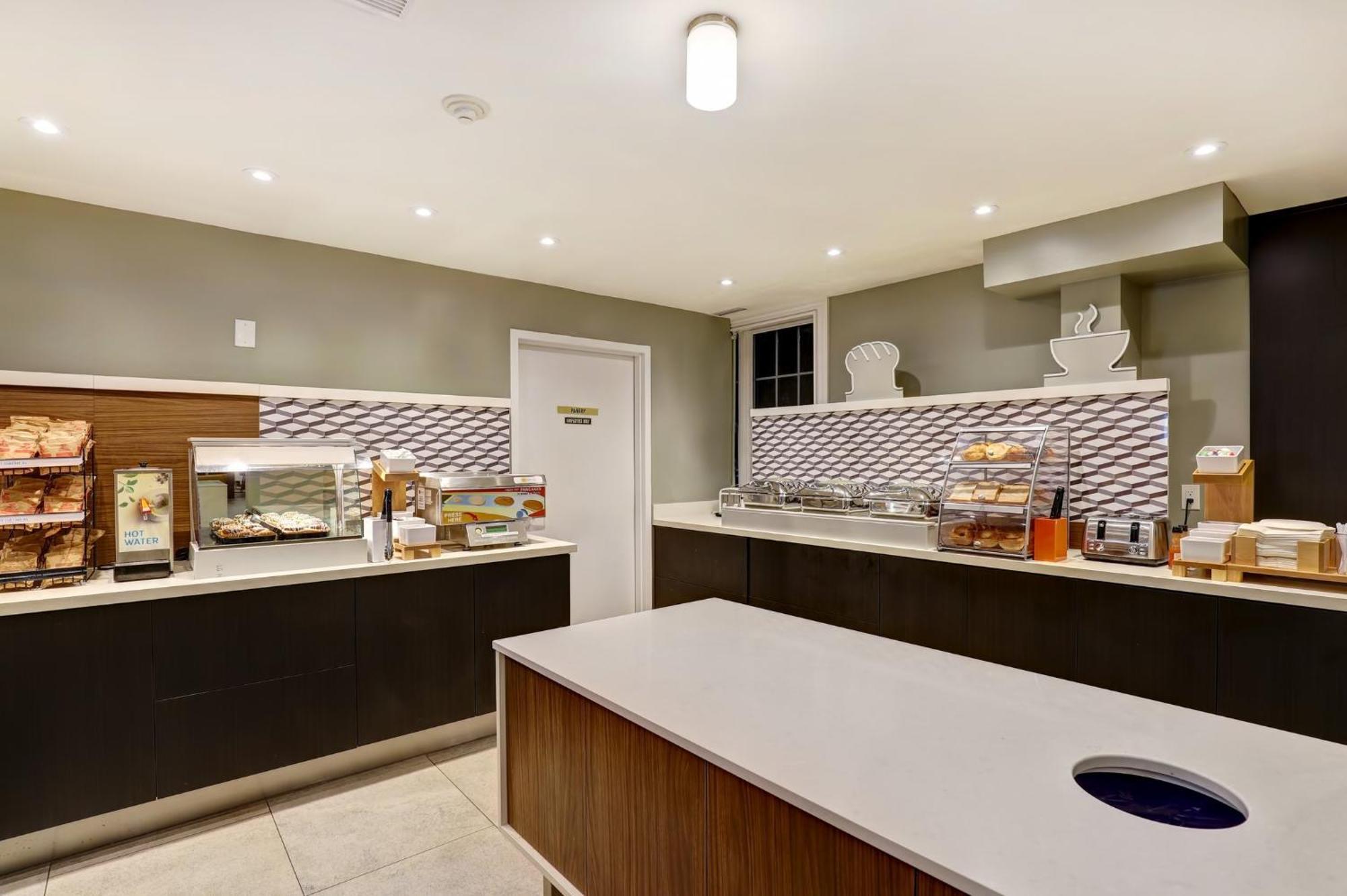 Holiday Inn Express Whitby Oshawa By Ihg Buitenkant foto