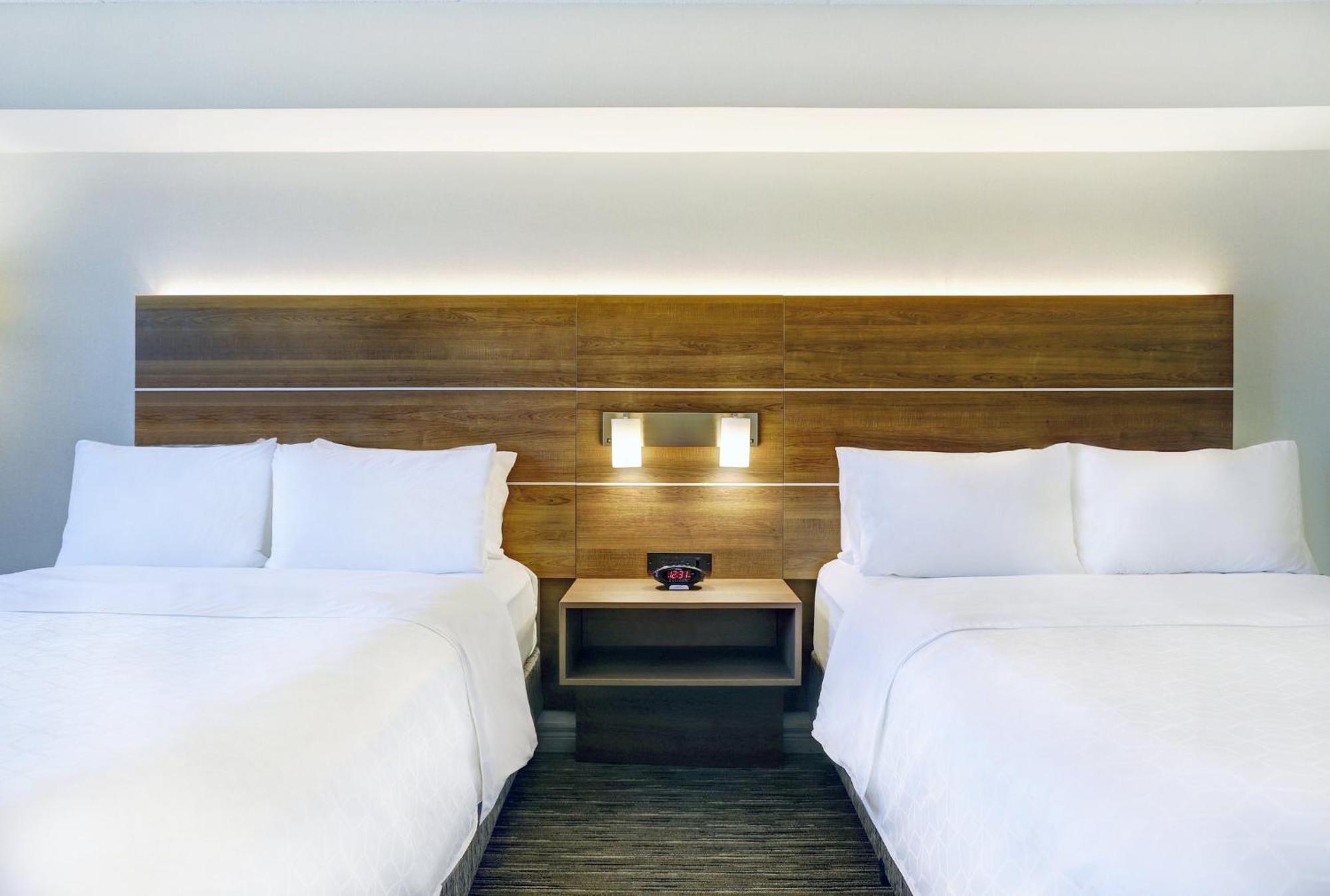 Holiday Inn Express Whitby Oshawa By Ihg Buitenkant foto
