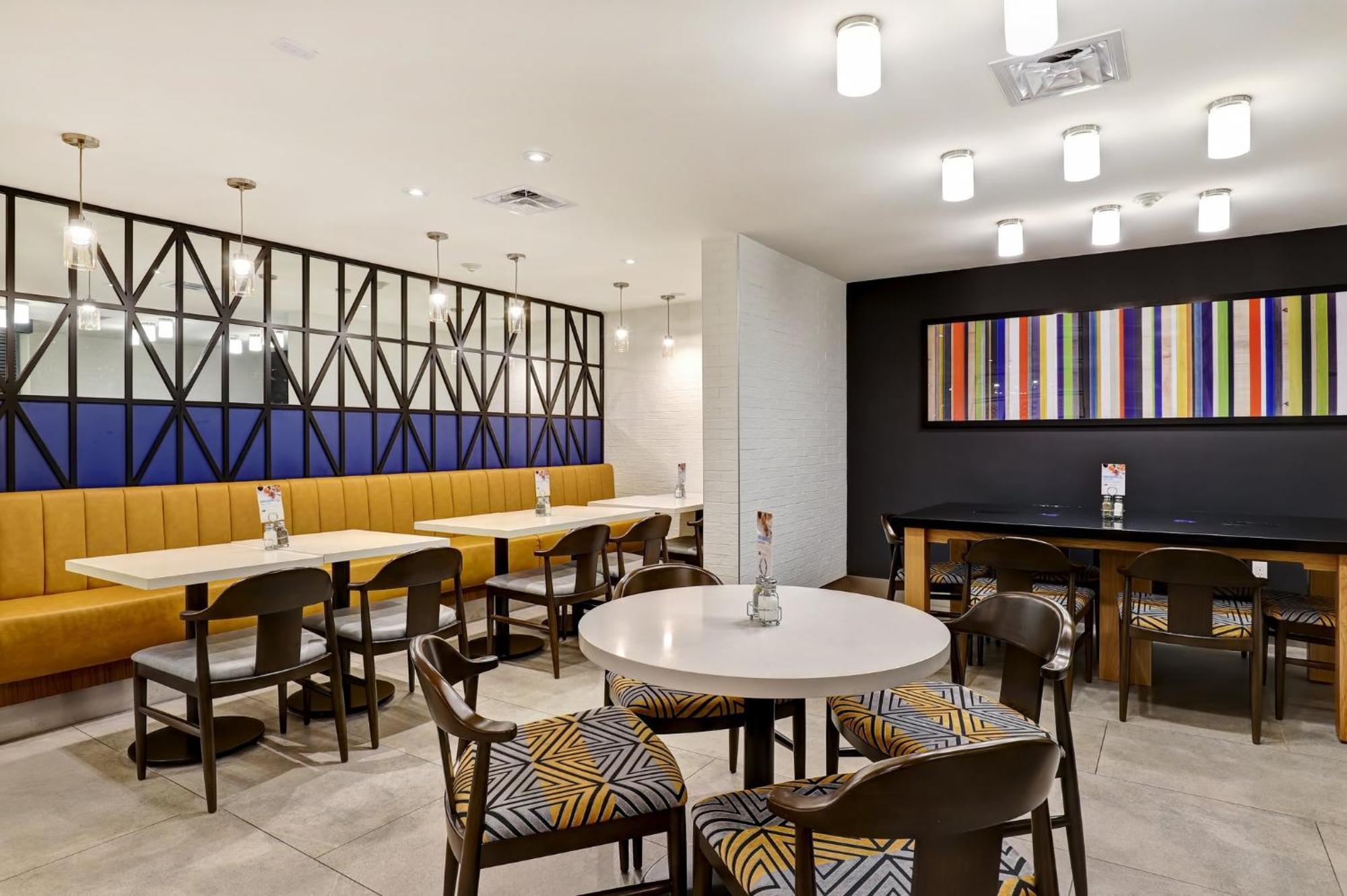 Holiday Inn Express Whitby Oshawa By Ihg Buitenkant foto
