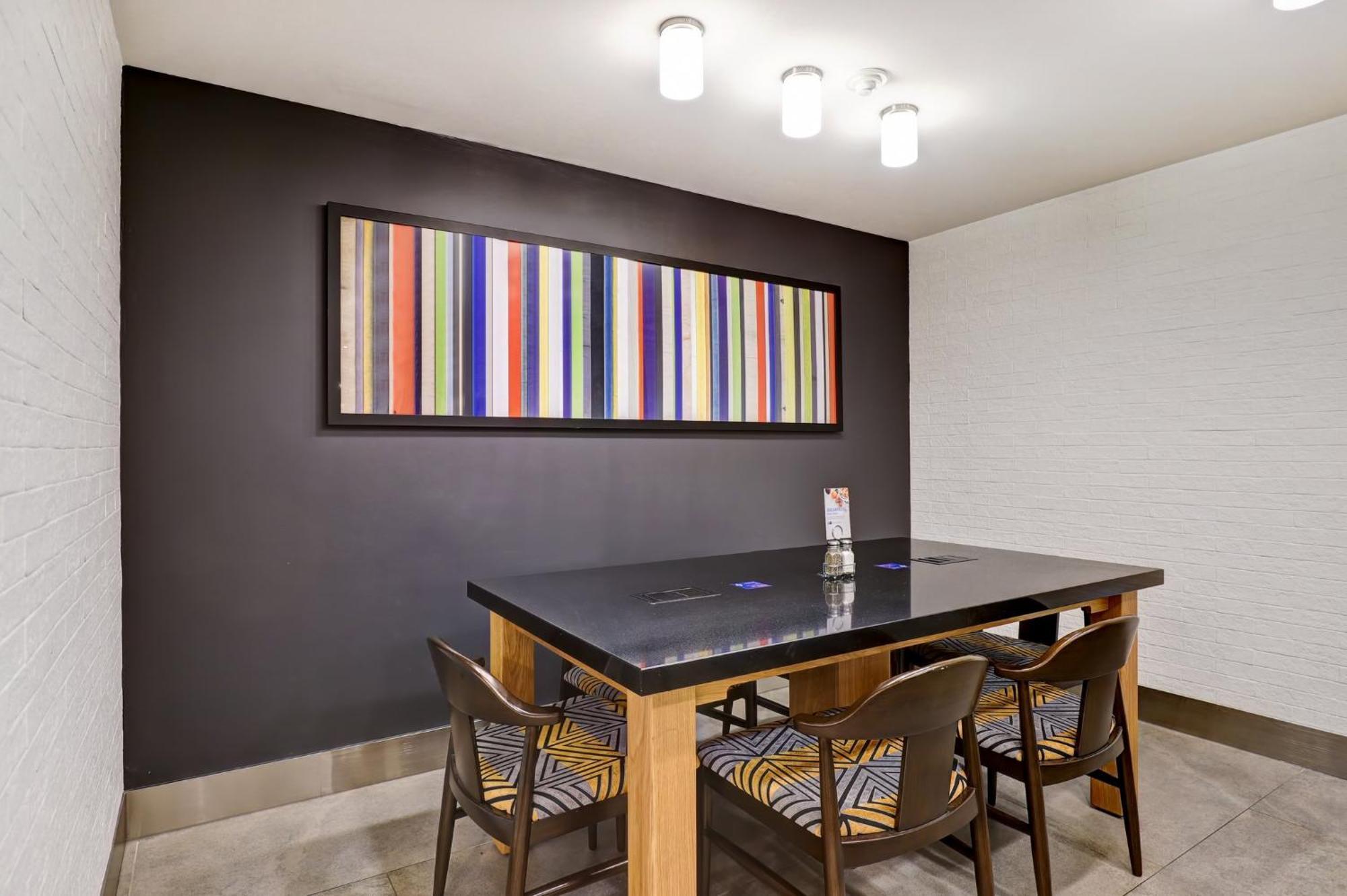 Holiday Inn Express Whitby Oshawa By Ihg Buitenkant foto