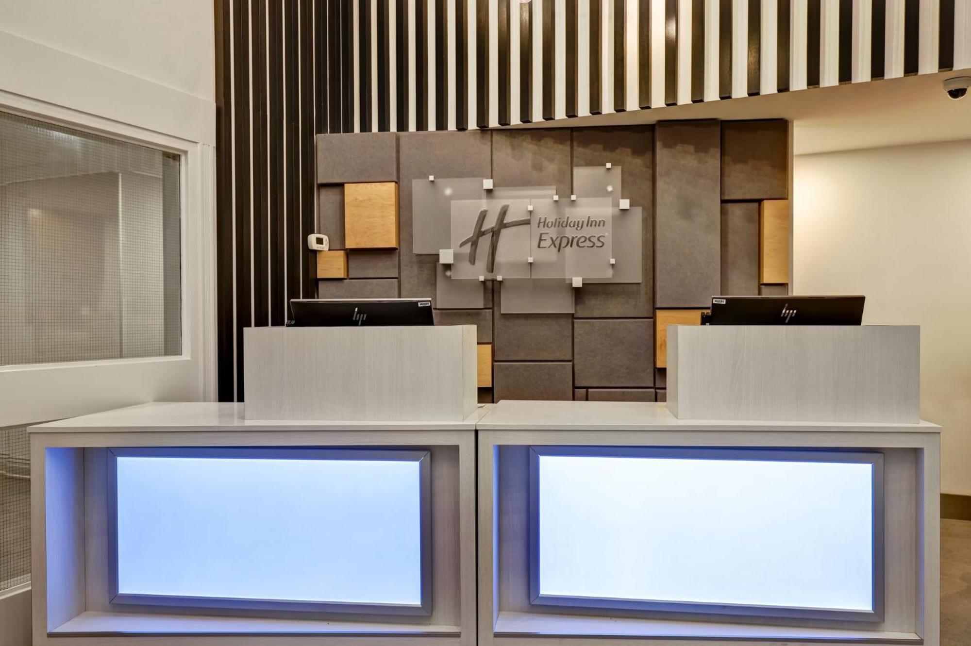 Holiday Inn Express Whitby Oshawa By Ihg Buitenkant foto