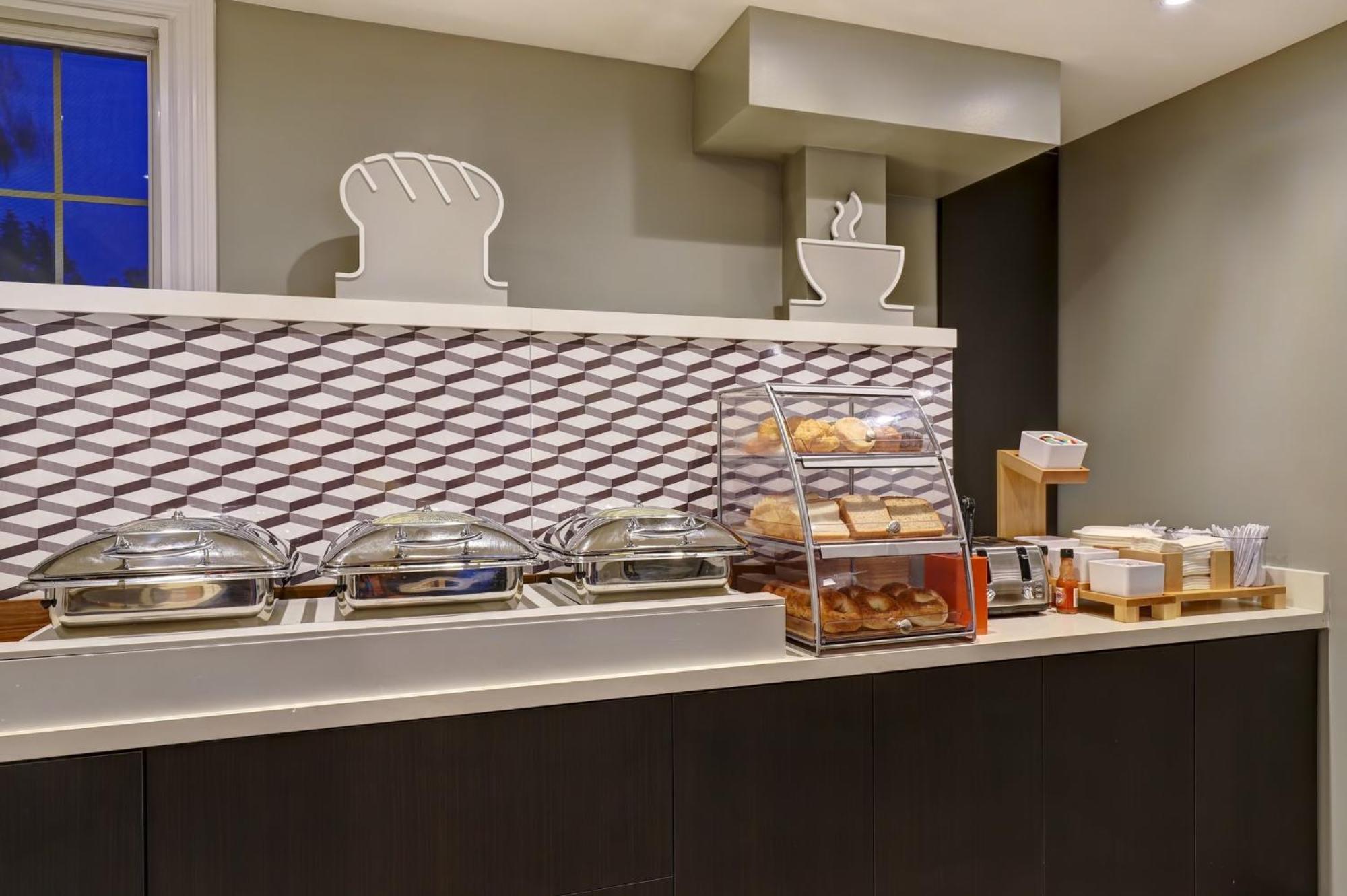 Holiday Inn Express Whitby Oshawa By Ihg Buitenkant foto