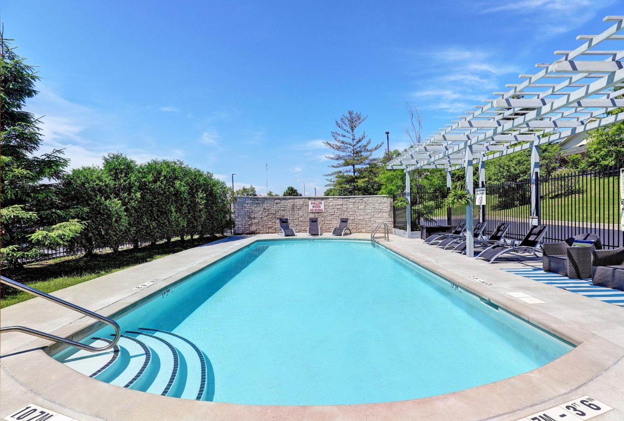 Holiday Inn Express Whitby Oshawa By Ihg Buitenkant foto