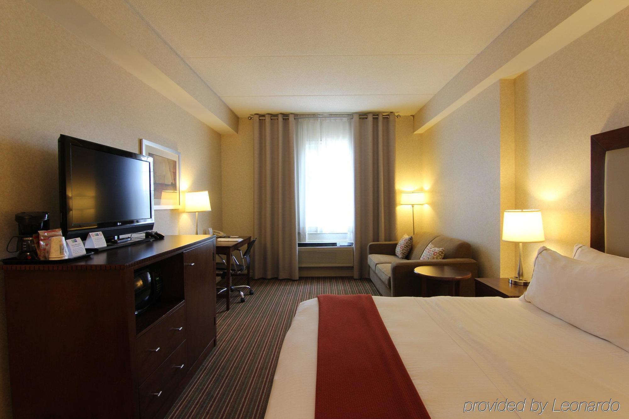 Holiday Inn Express Whitby Oshawa By Ihg Buitenkant foto