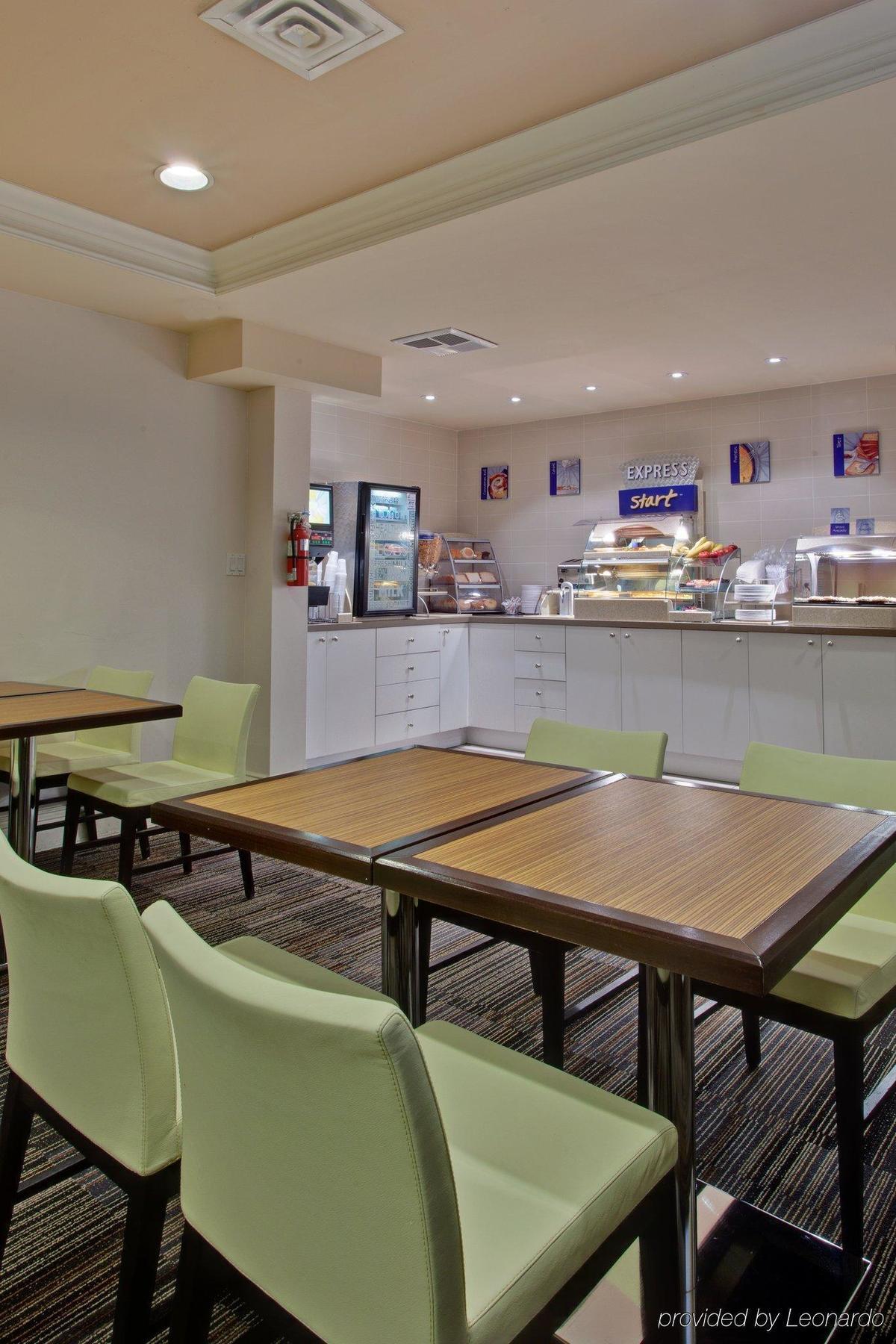 Holiday Inn Express Whitby Oshawa By Ihg Buitenkant foto
