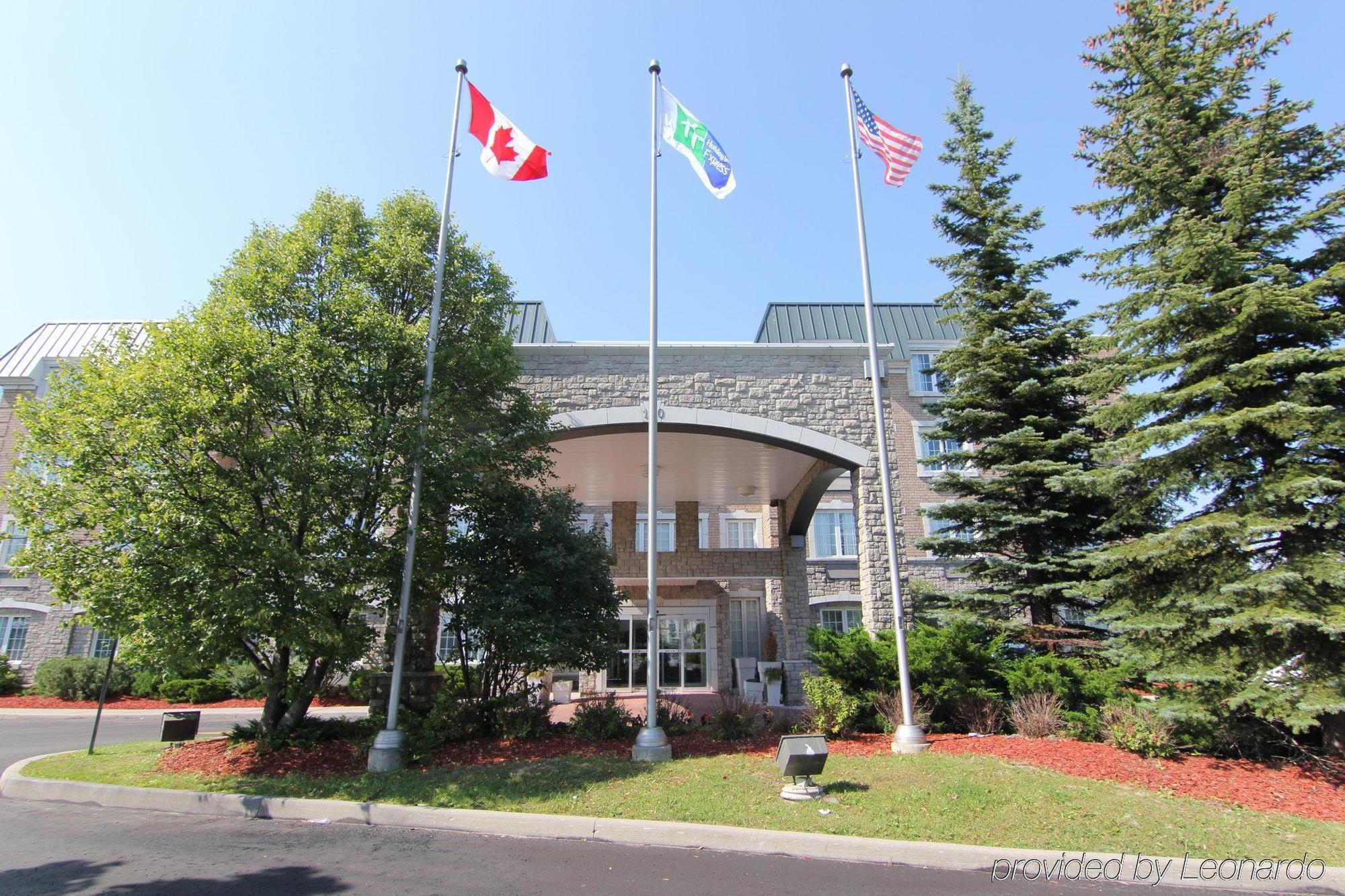 Holiday Inn Express Whitby Oshawa By Ihg Buitenkant foto
