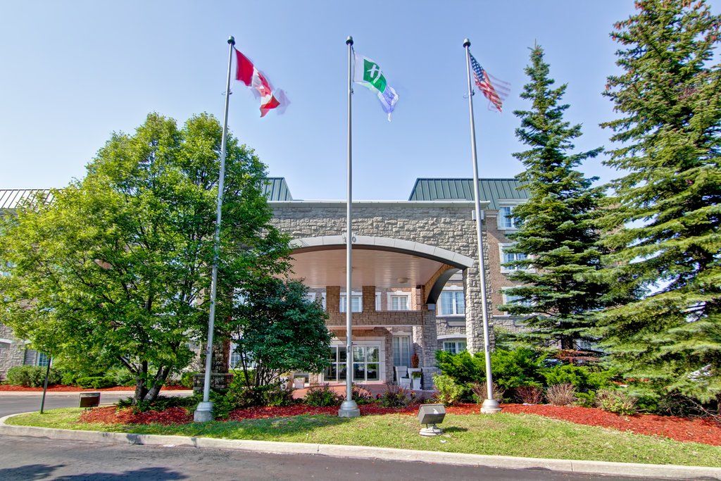 Holiday Inn Express Whitby Oshawa By Ihg Buitenkant foto
